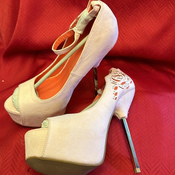 Quipid Pink 5.5” Heel.  Open Toe. Size 7 Platform - Picture 3 of 5